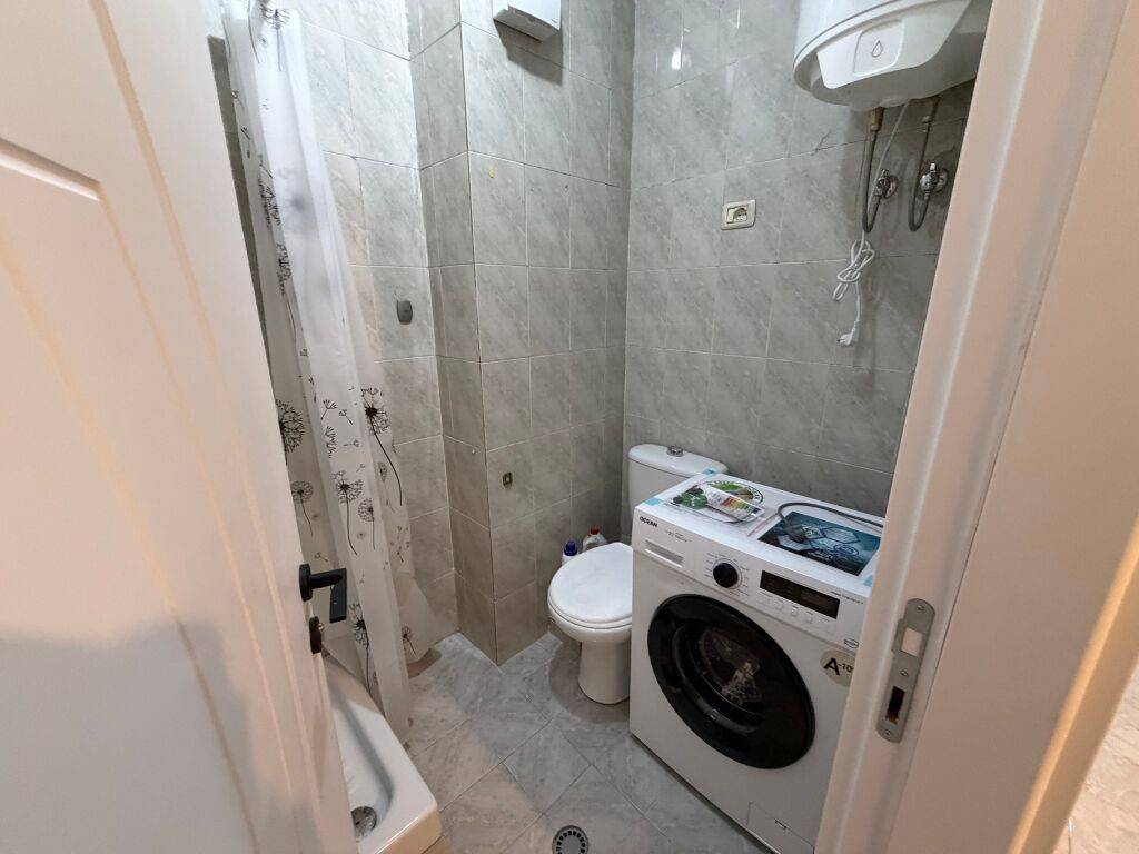 🏡 Affittasi appartamento 2+1+2  📍 Di fronte a Delijorgji, al Palazzo con la Freccia 💰 Prezzo: 70.000 lek/mese