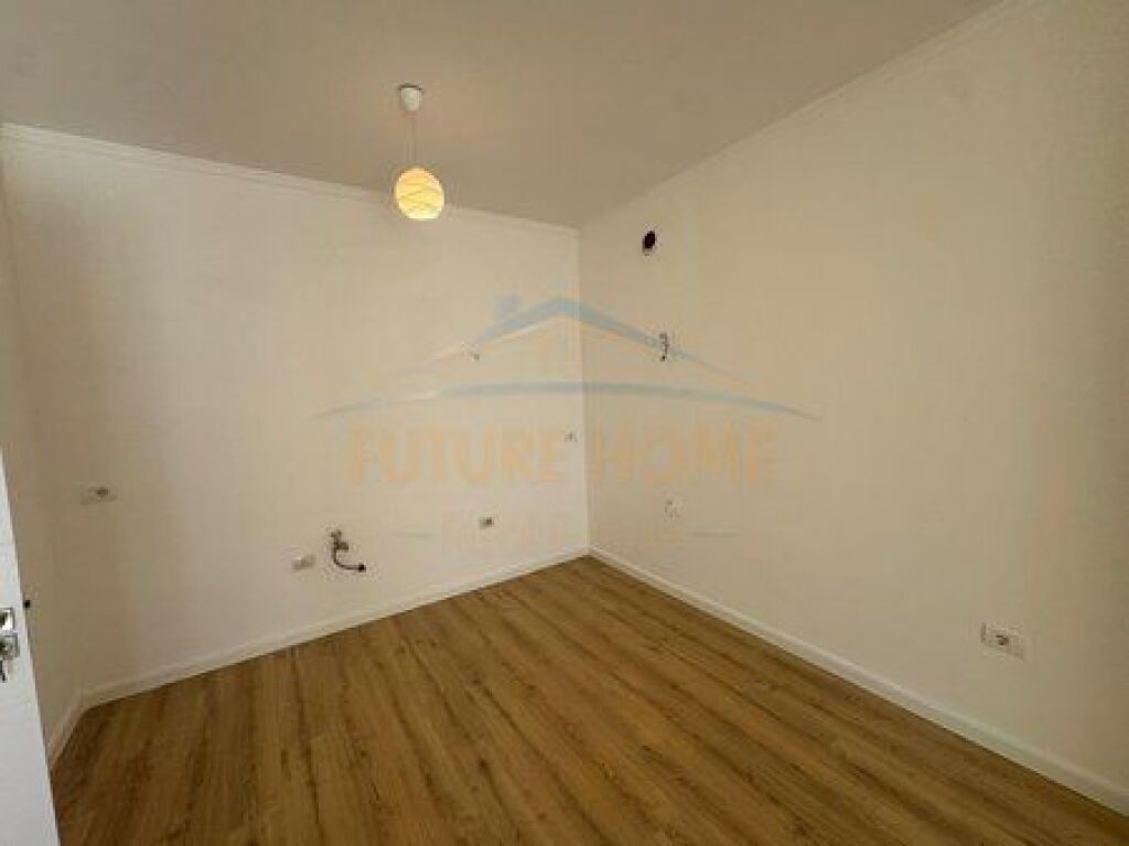 Shitet, Apartament 1+1, Rruga Kavajes, Tirane
