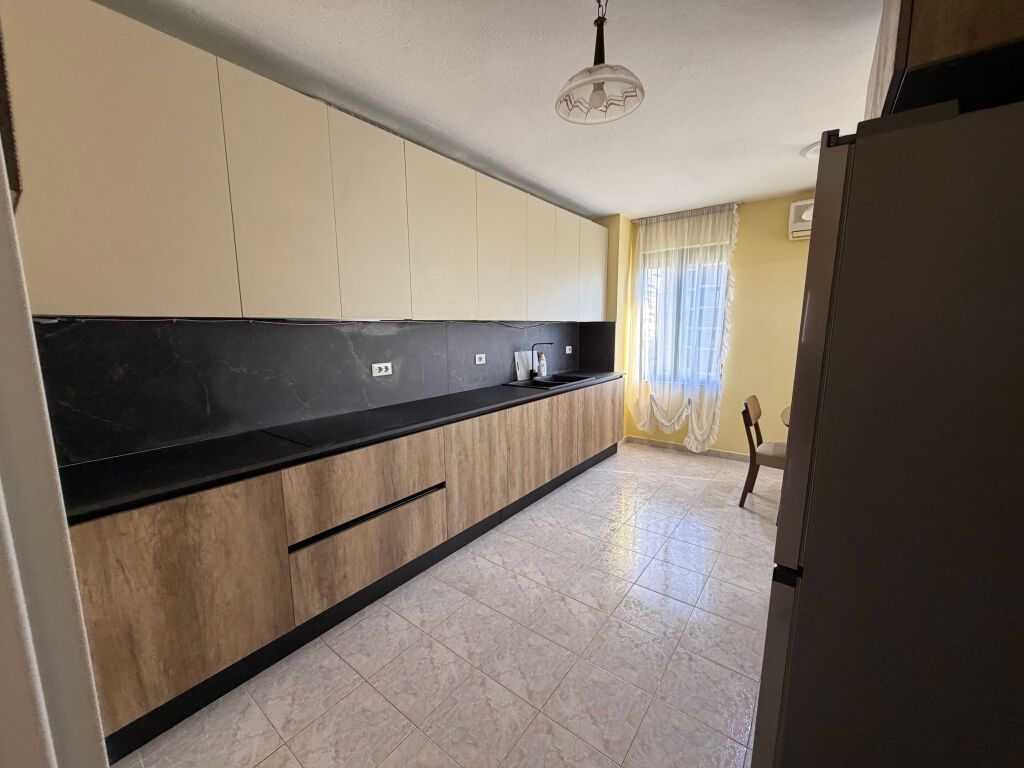 🏡 Affittasi appartamento 2+1+2  📍 Di fronte a Delijorgji, al Palazzo con la Freccia 💰 Prezzo: 70.000 lek/mese