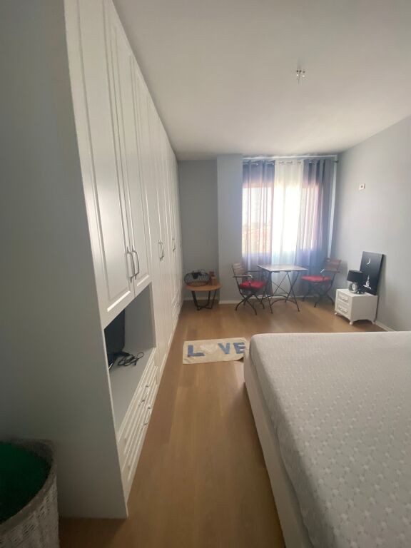 Appartamento in affitto 1+1 presso la rotatoria di Sauku prezzo 40.000 lek