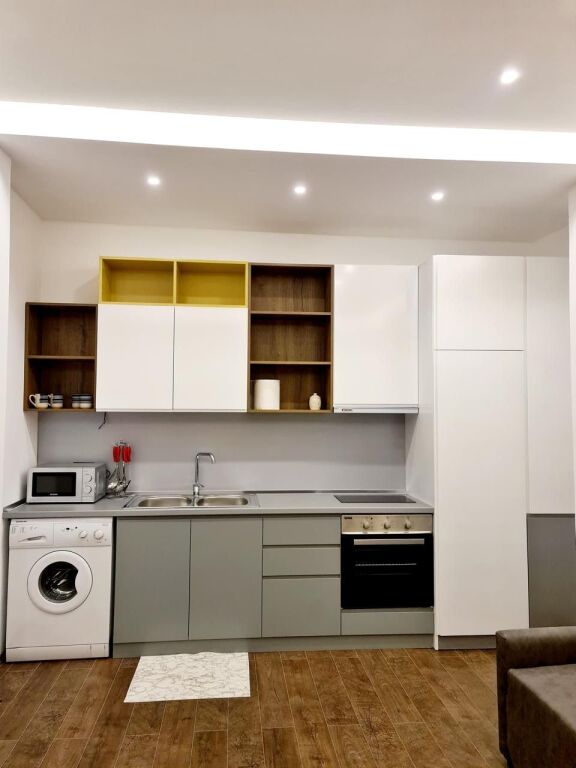 Apartament 1+1 modern me qira te Ish Ekspozita, te Kafe Merlin Monroe