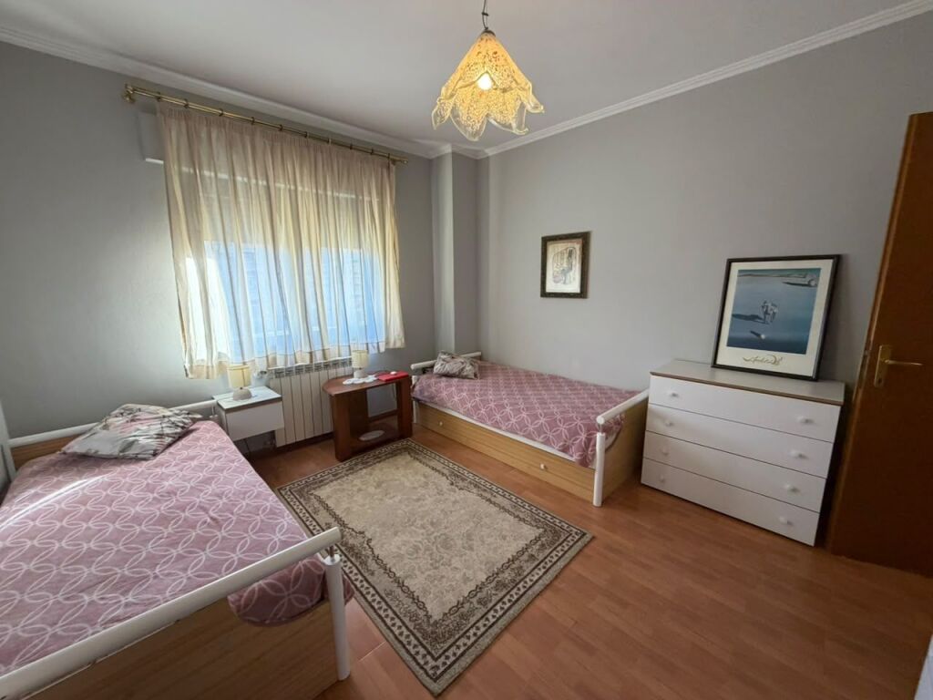 🏡 Jepet me qira apartament 2+1 pranë Liceut, Tiranë