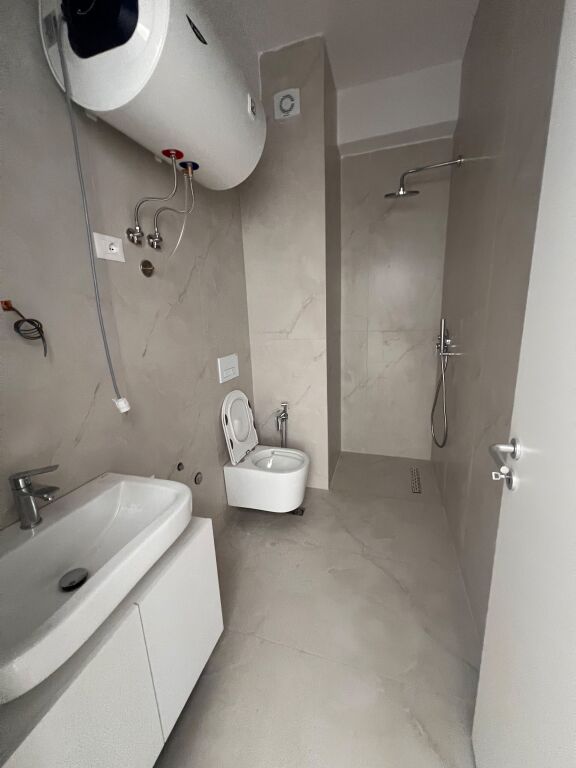 1+1, mangalem ali dem complex, 400 thousand lek