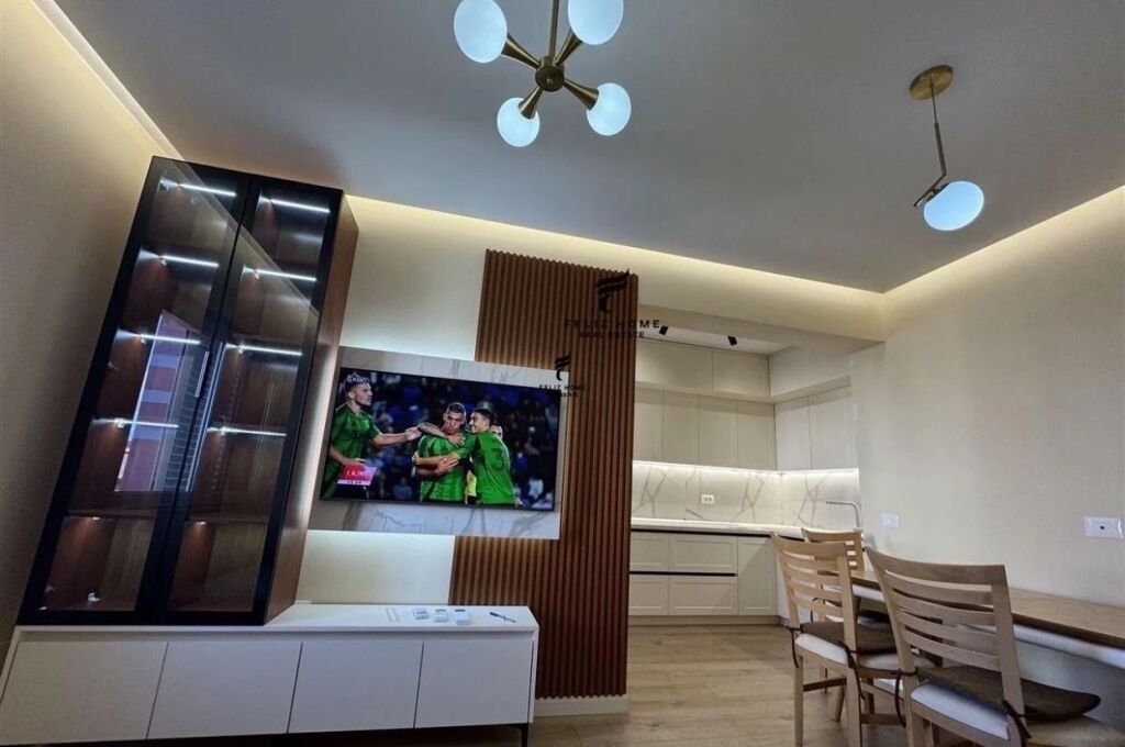 APARTAMENT ME QERA 2+1 PAZAR I RI 1200 EURO FH-98213