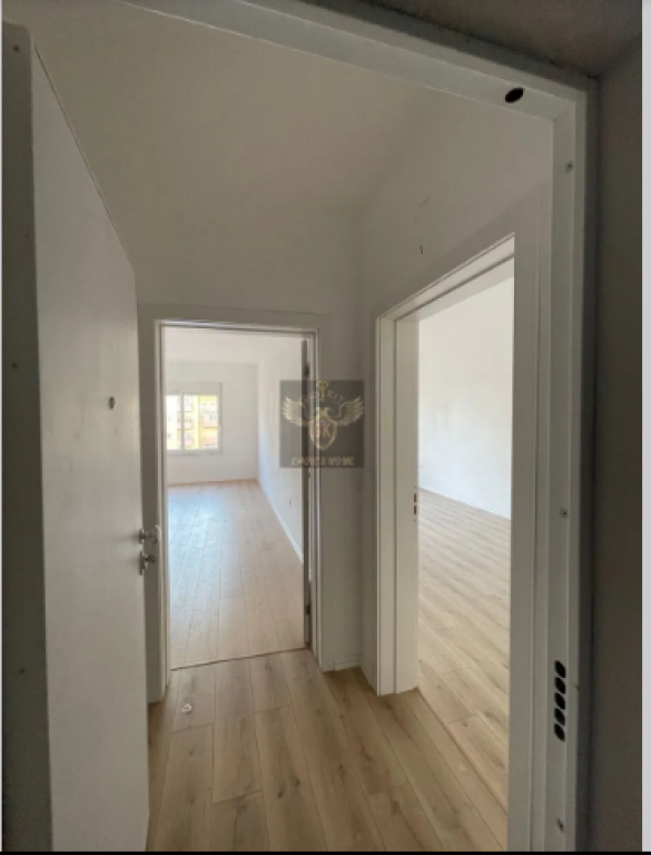 VENDESI APPARTAMENTO 2+1 CON BALCONE – SPIAGGIA DI DURRËS, VICINO A FLORIDA