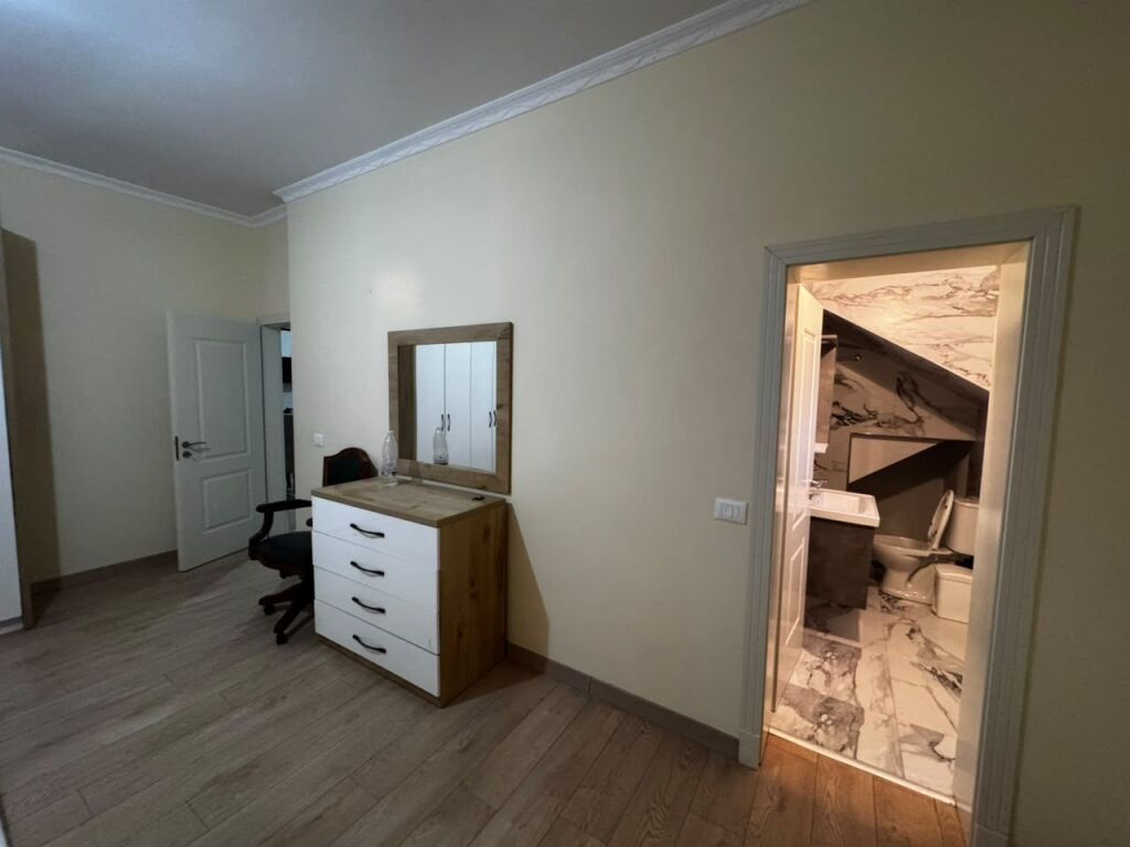 Apartament 2+1+2 me Qira + Post Parkimi – Selitë e Vogël (Pranë Xhamisë) !