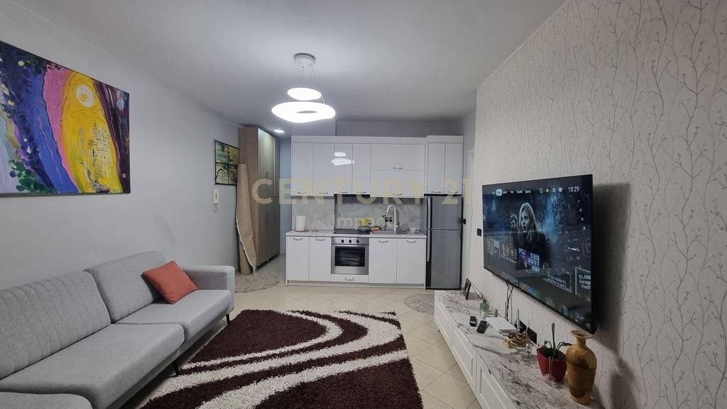 Apartament 1+1 Për Shitje në Yzberish, Tiranë!