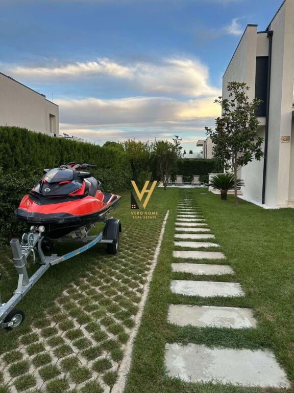 SHITET VILE LUKSOZE NE VALA MAR, HAMALLAJ 1.050.000 EURO
