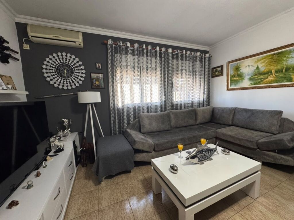 OCCASION, 2+1 FOR SALE, BABE REXHA STREET