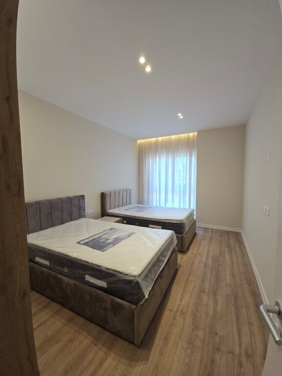 Jepet apartament 2+1+2 me qira tek Zogu i Zi .