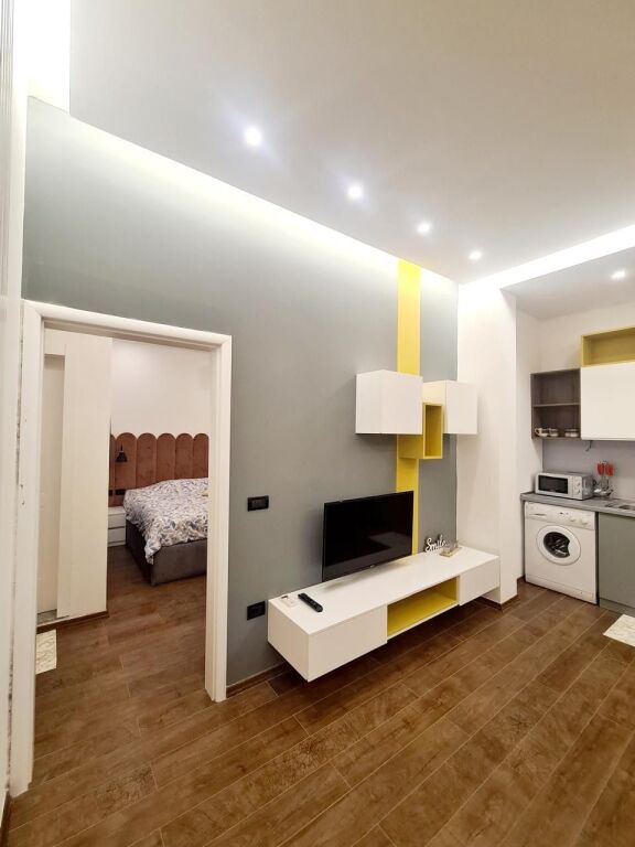 Apartament 1+1 modern me qira te Ish Ekspozita, te Kafe Merlin Monroe