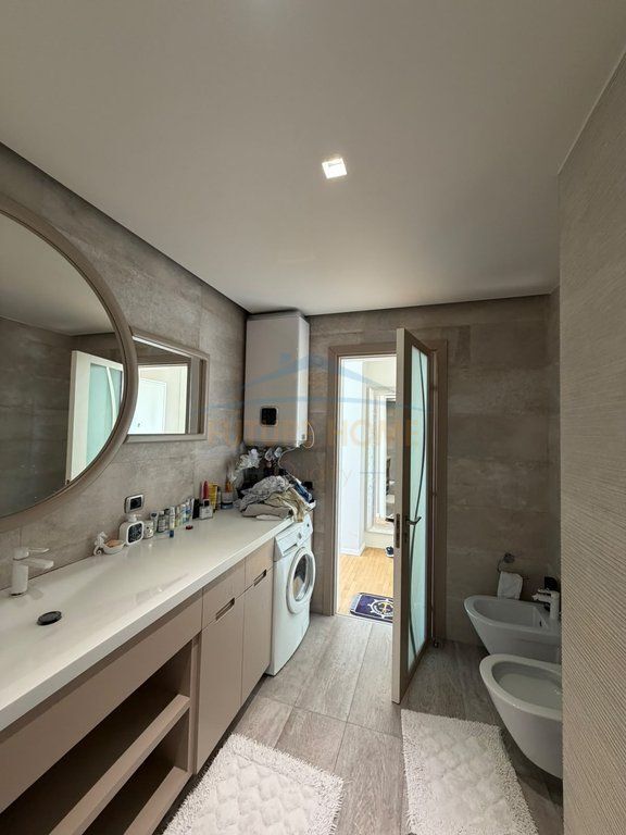 Jepet me qira apartament modern, Shkembi i kavajes