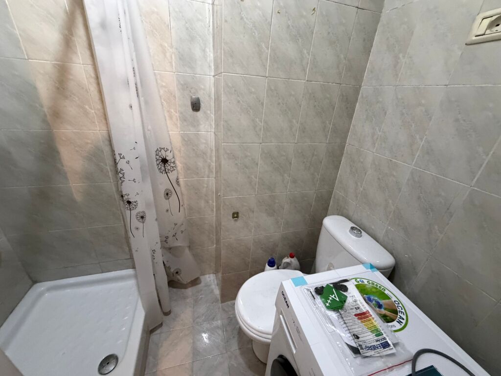🏡 Affittasi appartamento 2+1+2  📍 Di fronte a Delijorgji, al Palazzo con la Freccia 💰 Prezzo: 70.000 lek/mese