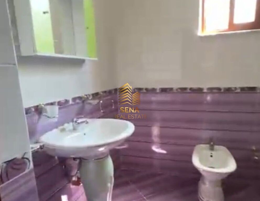 Qira, Hyrje private, 2+1 Shkozë, 40.000 Leke/muaj