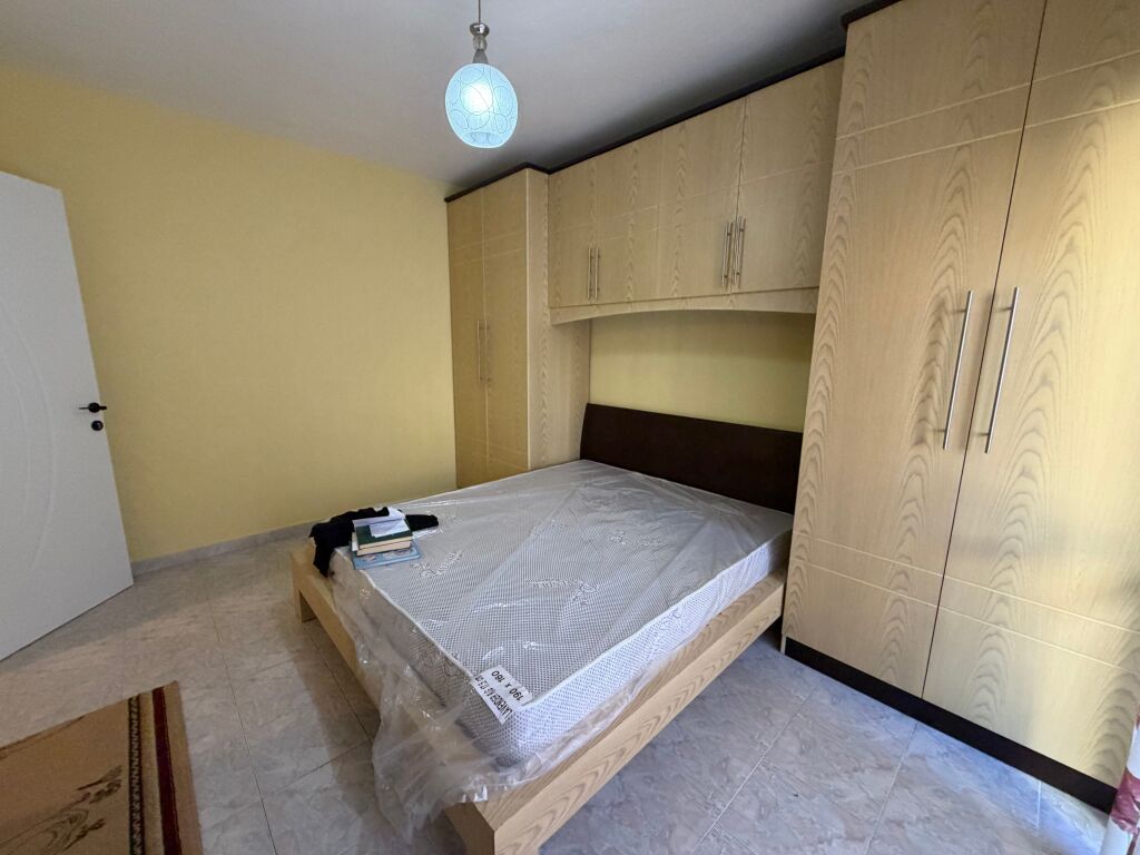 🏡 Affittasi appartamento 2+1+2  📍 Di fronte a Delijorgji, al Palazzo con la Freccia 💰 Prezzo: 70.000 lek/mese