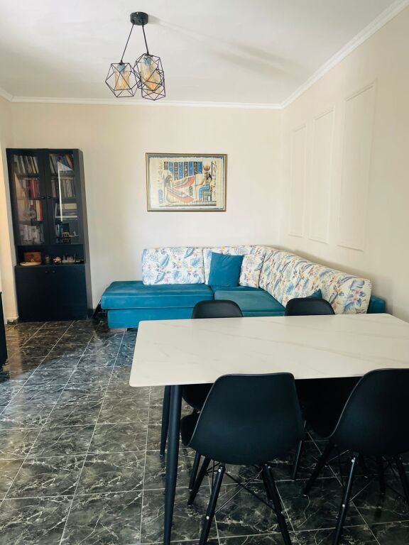 Jepet apartament me qira 1+1