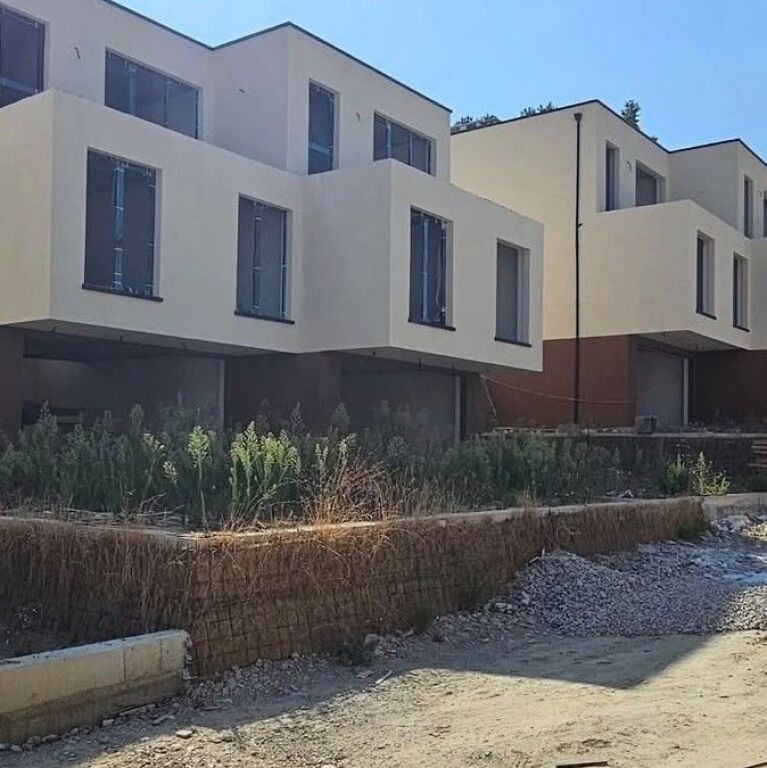 🏡✨ SHITET VILË | ROSE GARDEN, LIQENI I FARKËS 🌿