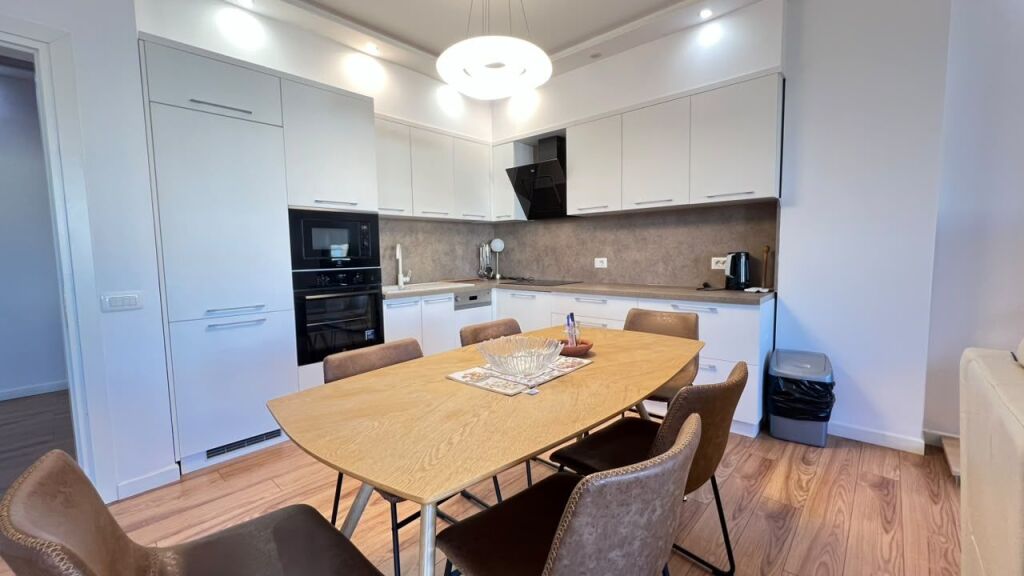 APARTAMENT 2+1 ME QIRA TE TOPTANI CENTER