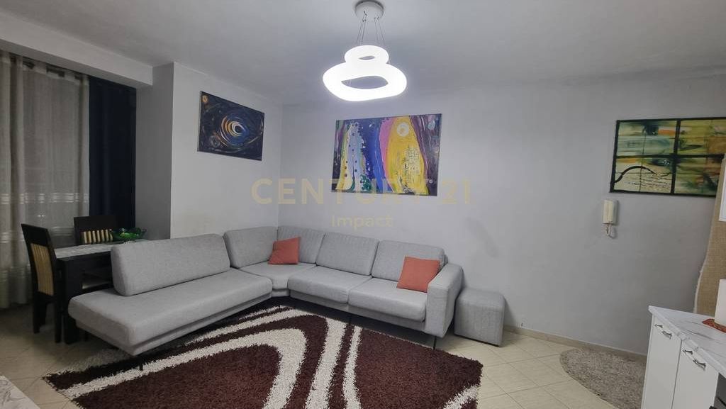 Apartament 1+1 Për Shitje në Yzberish, Tiranë!