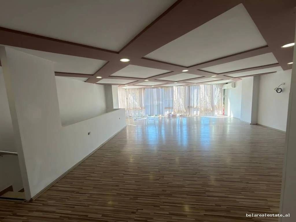 Dyqan Me Qera Tek 21 Dhjetori (ID BD21962) Tirane