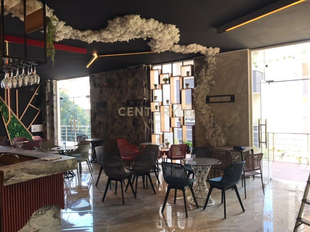 SHITET LOKAL NË QENDRË TË FRESKUT – ÇMIM OKAZION!