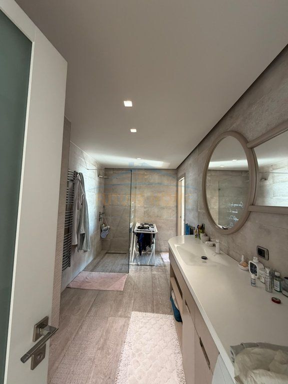 Jepet me qira apartament modern, Shkembi i kavajes
