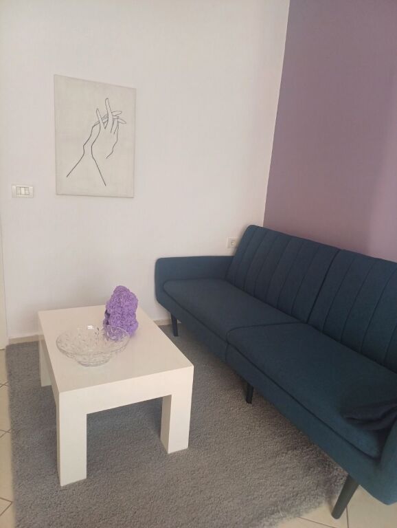 🏠 AFFITTASI APPARTAMENTO 1+1 – 📍 Via Petro Nini Luarasi