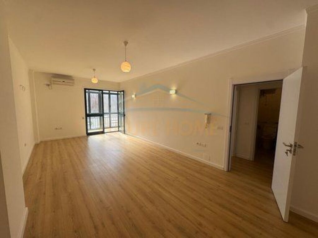 Shitet, Apartament 1+1, Rruga Kavajes, Tirane