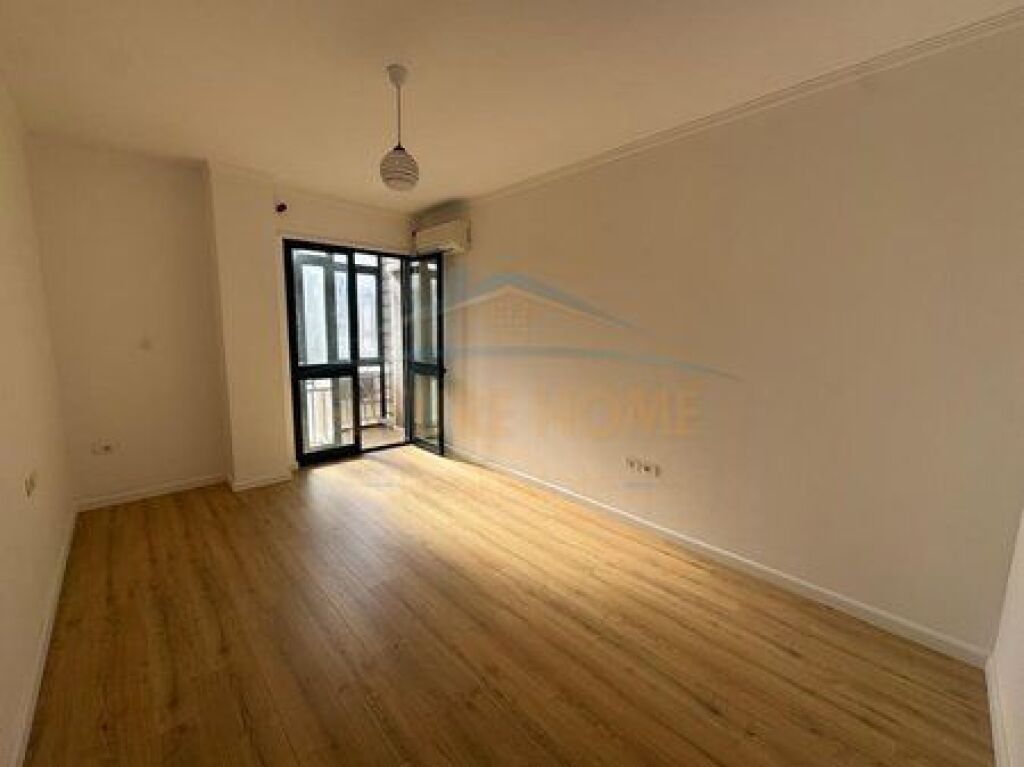 Shitet, Apartament 1+1, Rruga Kavajes, Tirane