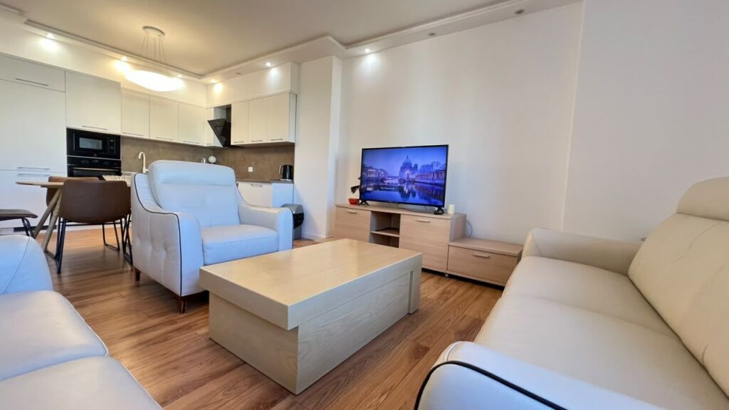 APARTAMENT 2+1 ME QIRA TE TOPTANI CENTER