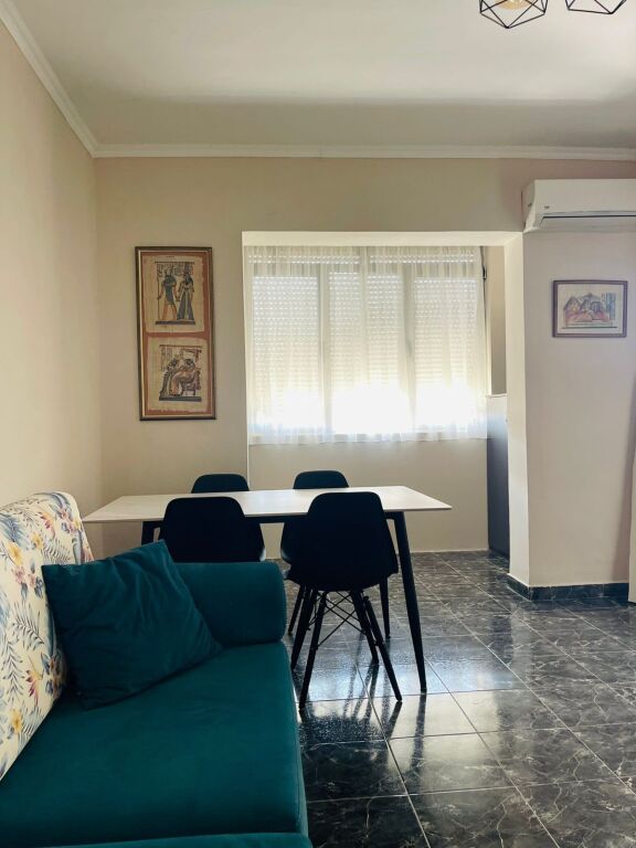 Jepet apartament me qira 1+1