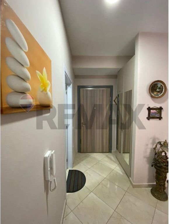 Apartament - Për Qira - Rruga Misto Mame