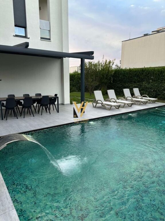 SHITET VILE LUKSOZE NE VALA MAR, HAMALLAJ 1.050.000 EURO