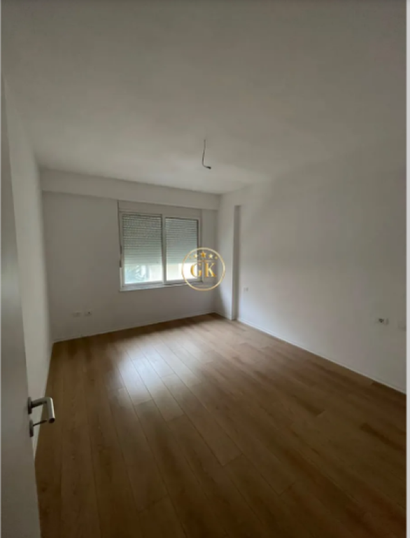 SHITET APARTAMENT 1+1 ME BALLKON – DURRËS PLAZH, PRANË FLORIDA