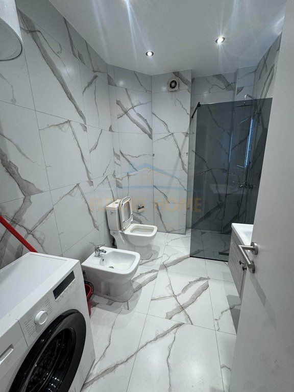Shitet, Apartament 1+1, Bulevardi Migjeni, Yzberisht    12,500,000 Lekë