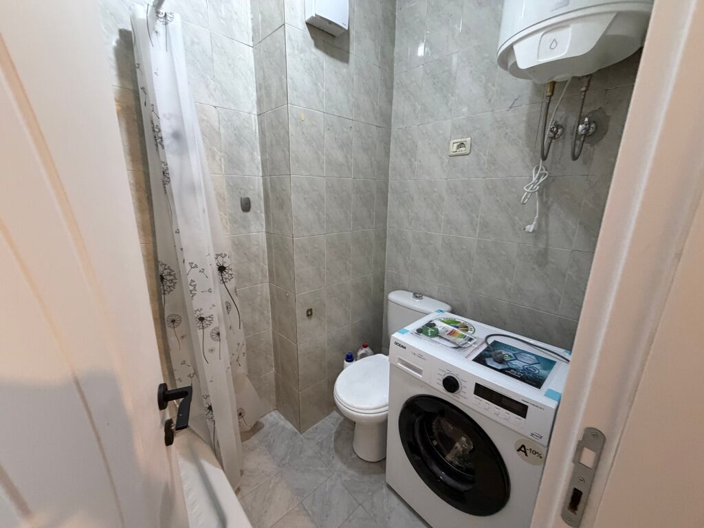 🏡 Affittasi appartamento 2+1+2  📍 Di fronte a Delijorgji, al Palazzo con la Freccia 💰 Prezzo: 70.000 lek/mese