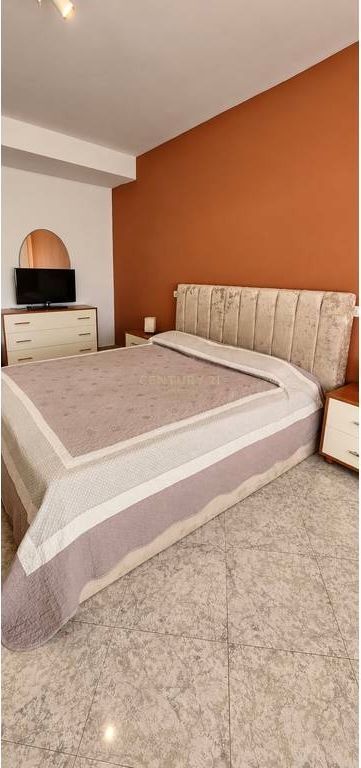 Qender - Jepet Me Qera 1+1 Premium Prane Toptanit  Jepet Me Qera Apartament 1+1 Ne Qender Prane Toptanit Apartmenti organizohet ne nje sallon te bollshem, nje hapesire gatimi, nje dhome gjumi te bollshme dhe nje ballkon me pamje te lire nga Toptani Kati 9 (jo i fundir) Location premium