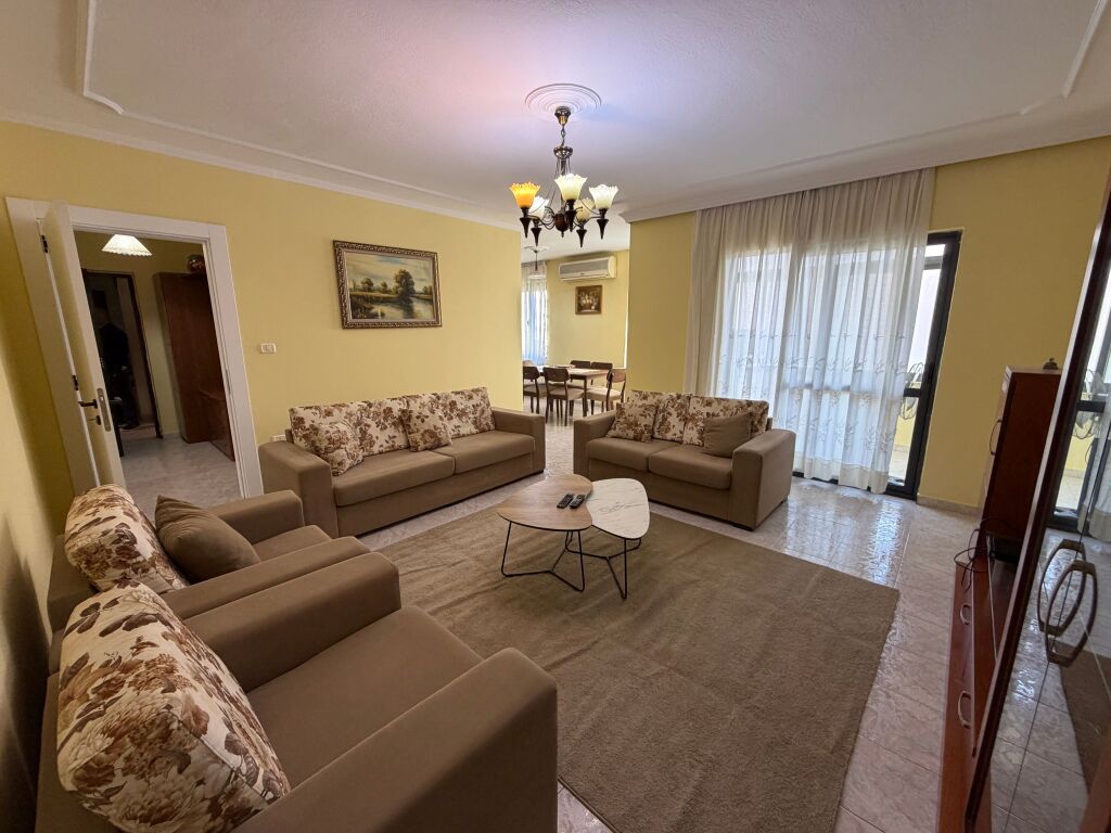🏡 Affittasi appartamento 2+1+2  📍 Di fronte a Delijorgji, al Palazzo con la Freccia 💰 Prezzo: 70.000 lek/mese