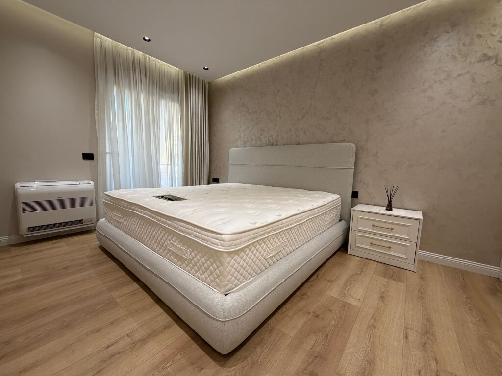 Apart 2+1+Park 150'000 leke me qira te Rr Bogdaneve