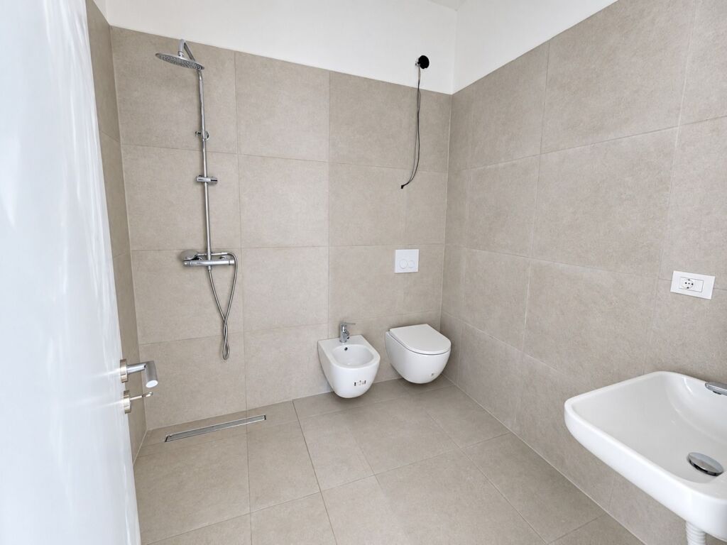 Shitet apartament 2+1+2 tek Orion Construction , Bulevardi i Ri , ish Stacioni i Trenit .