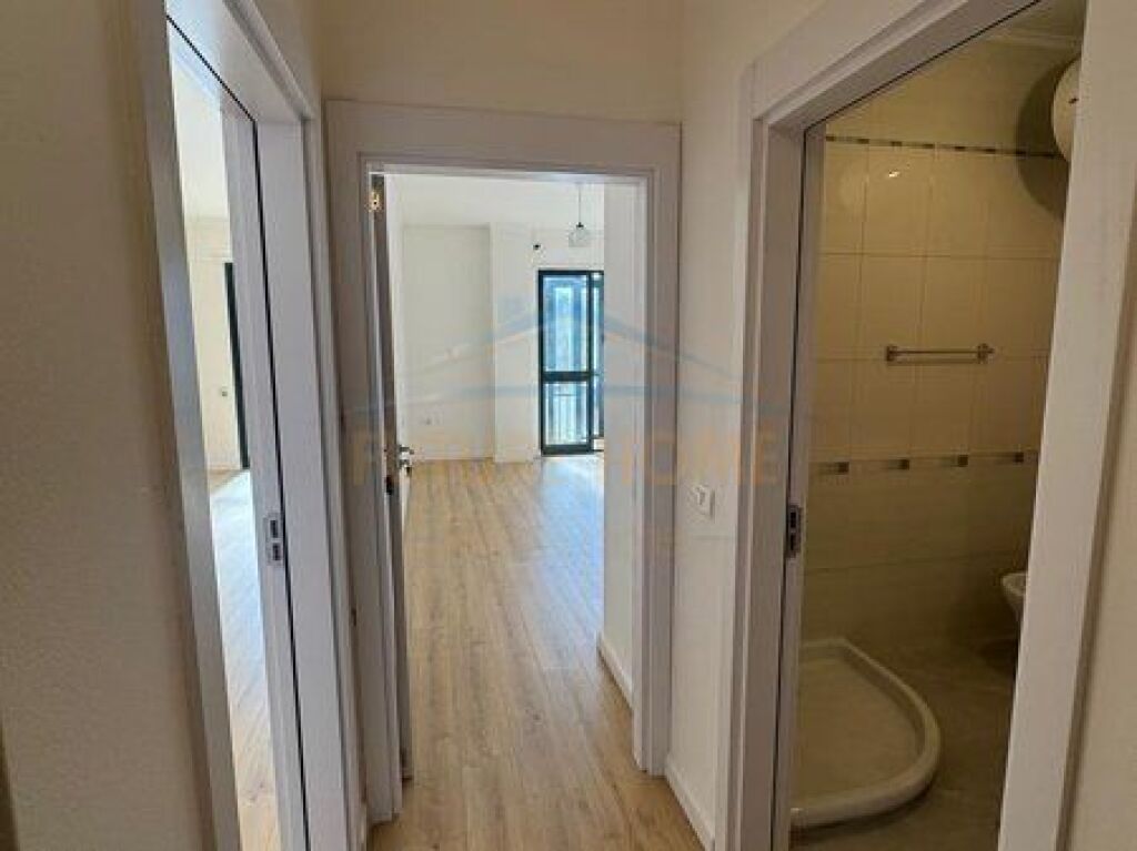 Shitet, Apartament 1+1, Rruga Kavajes, Tirane