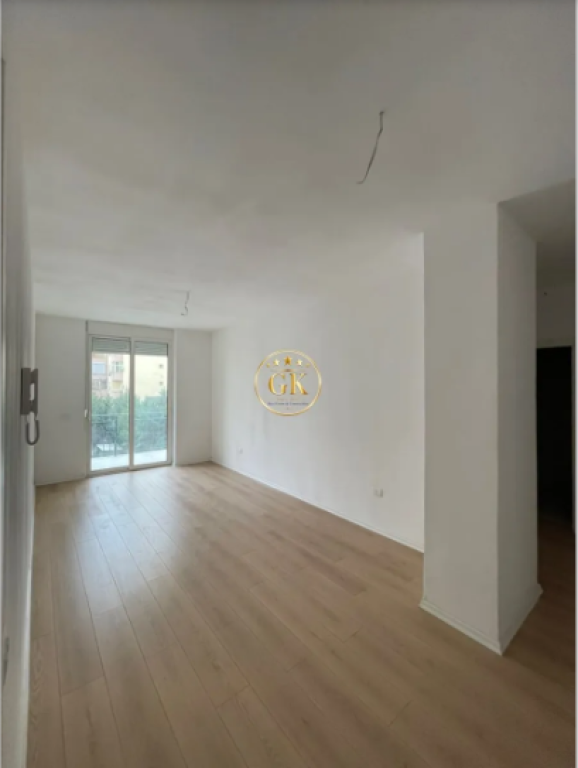 SHITET APARTAMENT 1+1 ME BALLKON – DURRËS PLAZH, PRANË FLORIDA