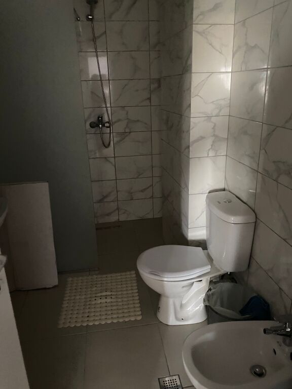 Appartamento in affitto 1+1 presso la rotatoria di Sauku prezzo 40.000 lek