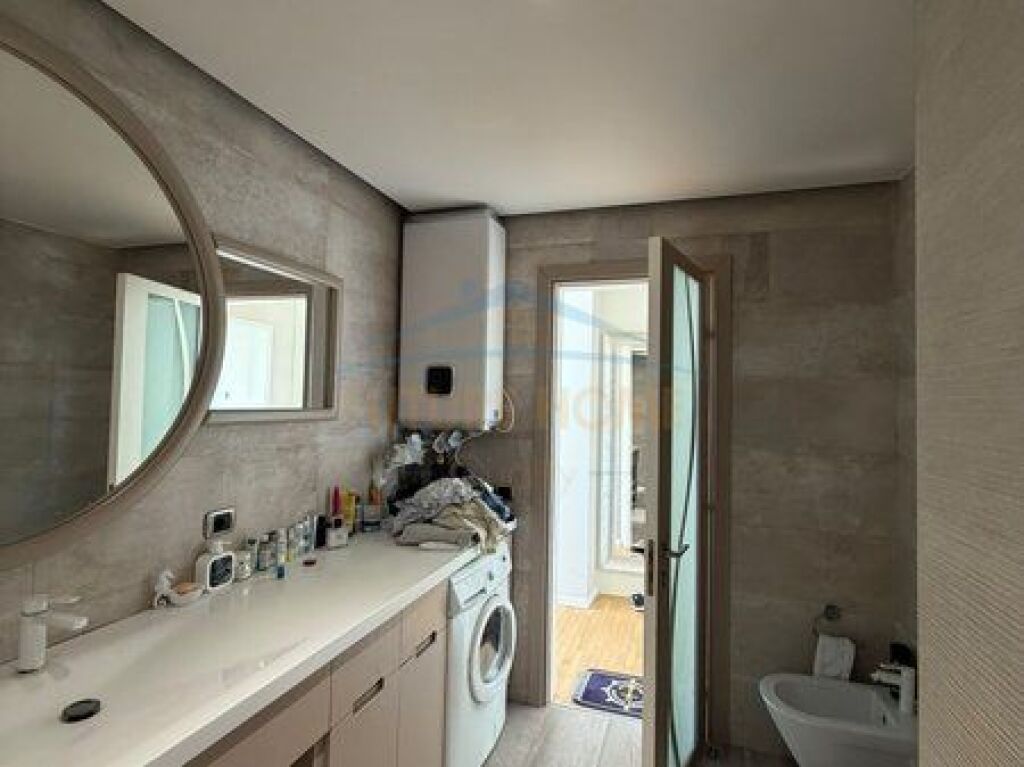 Jepet me qira apartament modern, Shkembi i kavajes