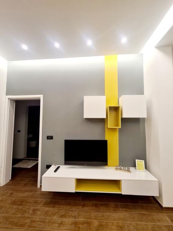 Apartament 1+1 modern me qira te Ish Ekspozita, te Kafe Merlin Monroe