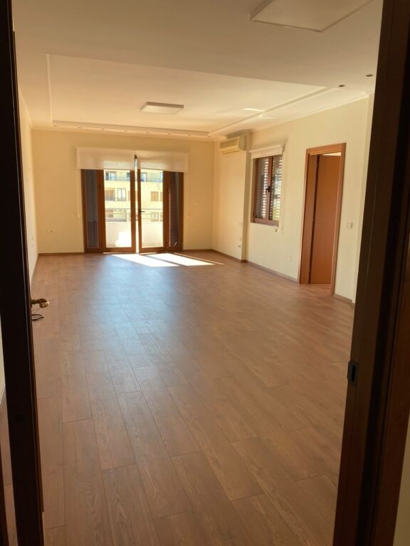 🏢 UFFICIO IN AFFITTO | BLLOK, TIRANA