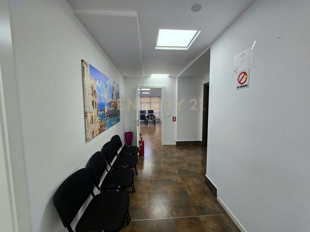 UFFICIO OPEN SPACE IN AFFITTO NEL CENTRO DI TIRANA!