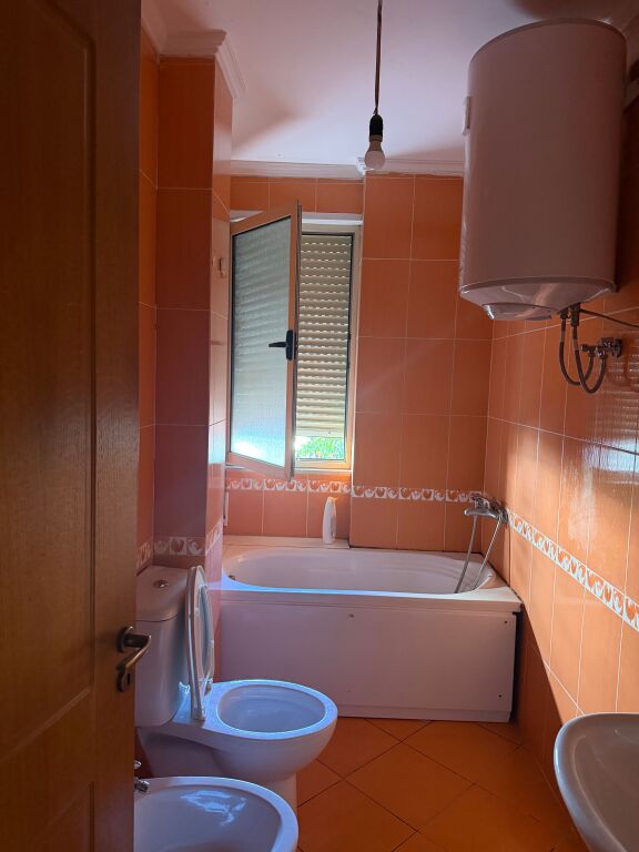 Apartament 2+1+2 në Astir te jata market