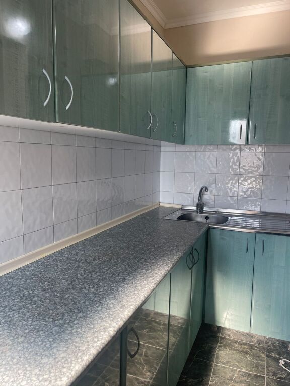Jepet apartament me qira 1+1