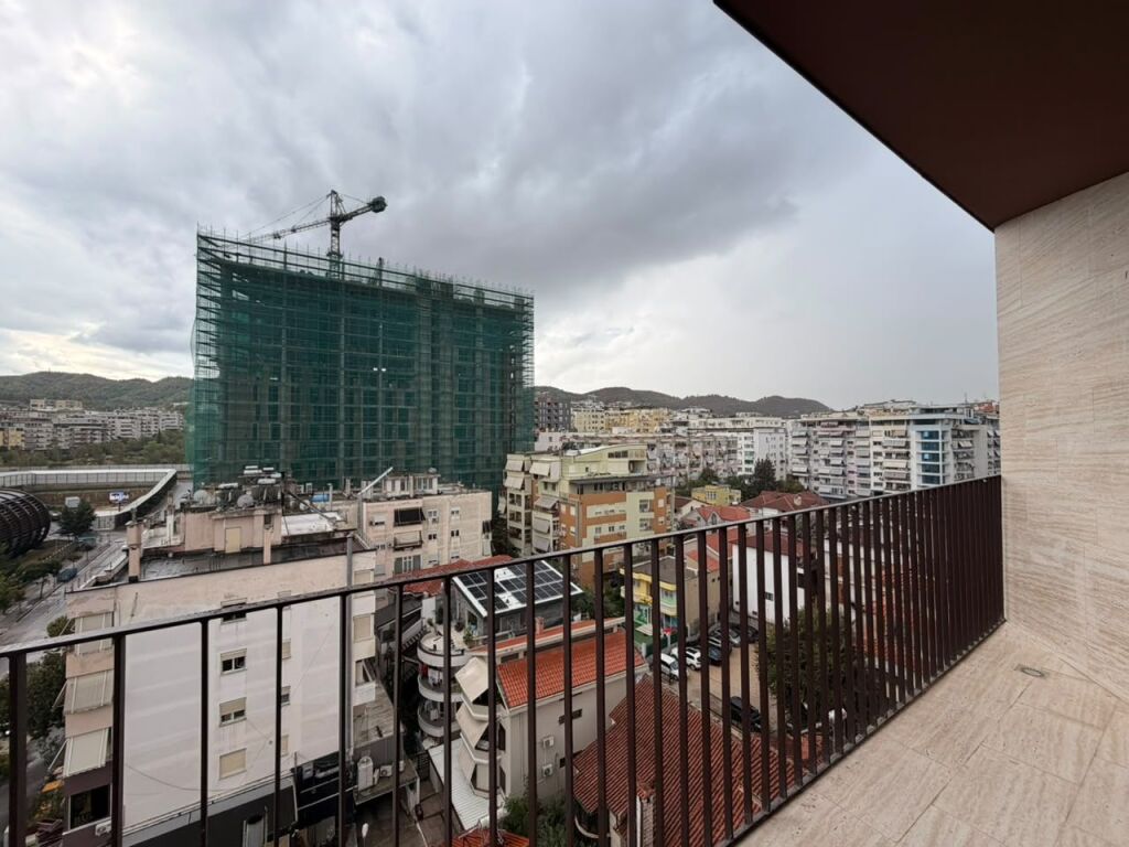 Shitet apartament 3+1+2 tek Altana Luxury Residence , Liqeni Artificial , Rruga e Kosovareve , Komuna e Parisit .